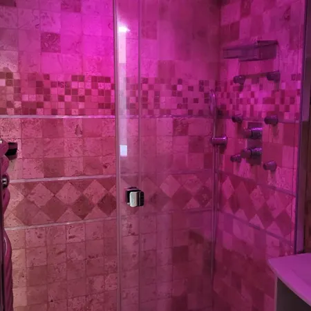 Beachfront 4 - 6 People 2 Swimming Pool Apartment *