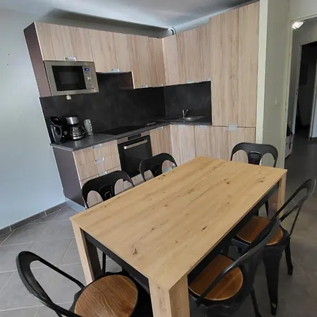 Beachfront 4 - 6 People 2 Swimming Pool *