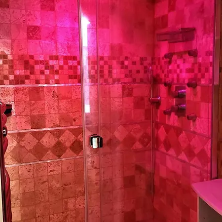 Beachfront 4 - 6 People 2 Swimming Pool