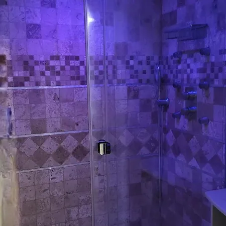 דירה Beachfront 4 - 6 People 2 Swimming Pool קאן