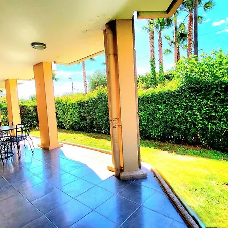 Beachfront 4 - 6 People 2 Swimming Pool Apartamento *