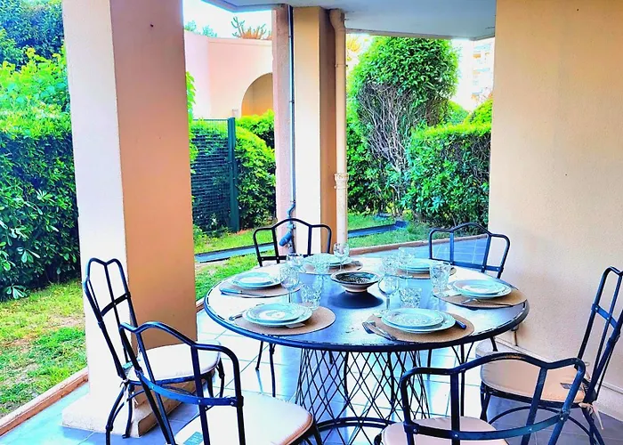 Beachfront 4 - 6 People 2 Swimming Pool Cannes