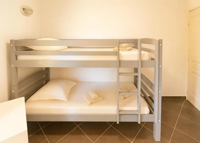 Beachfront 4 - 6 People 2 Swimming Pool *