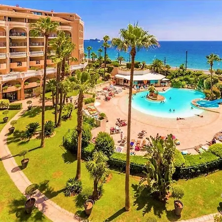 Beachfront 4 - 6 People 2 Swimming Pool شقة كان