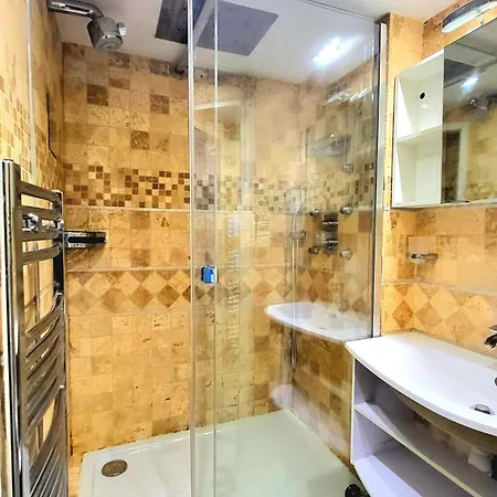 Beachfront 4 - 6 People 2 Swimming Pool *