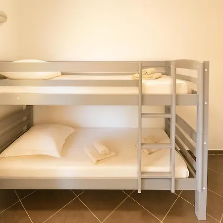 Beachfront 4 - 6 People 2 Swimming Pool *