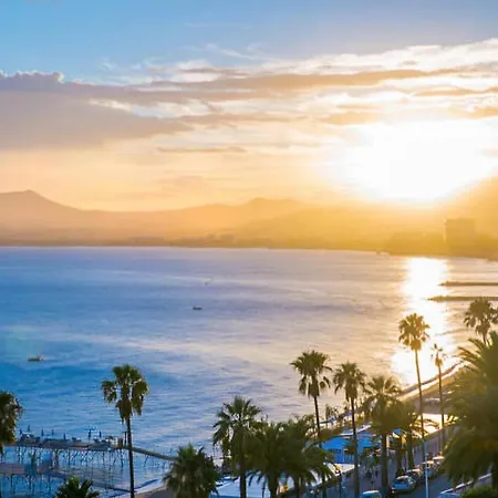 Daire Beachfront 4 - 6 People 2 Swimming Pool