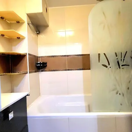 Beachfront 4 - 6 People 2 Swimming Pool Канны