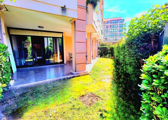 Beachfront 4 - 6 People 2 Swimming Pool Apartamento