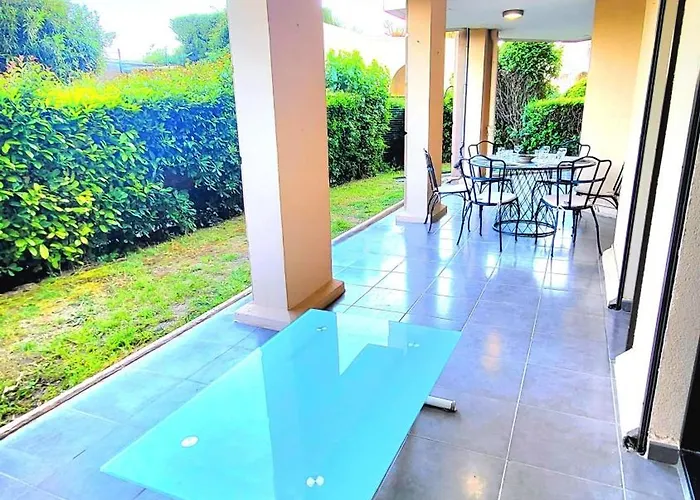 Beachfront 4 - 6 People 2 Swimming Pool