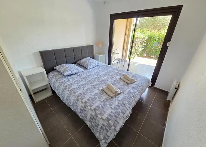 Beachfront 4 - 6 People 2 Swimming Pool Apartamento