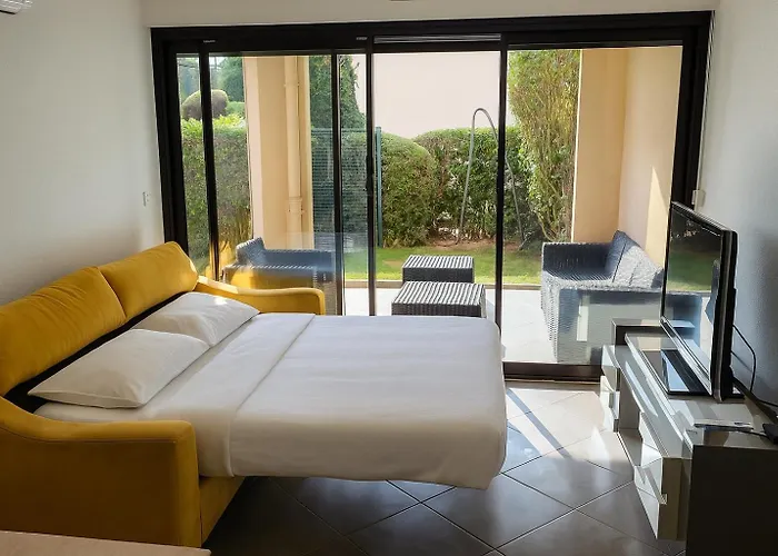 Beachfront 4 - 6 People 2 Swimming Pool Apartamento